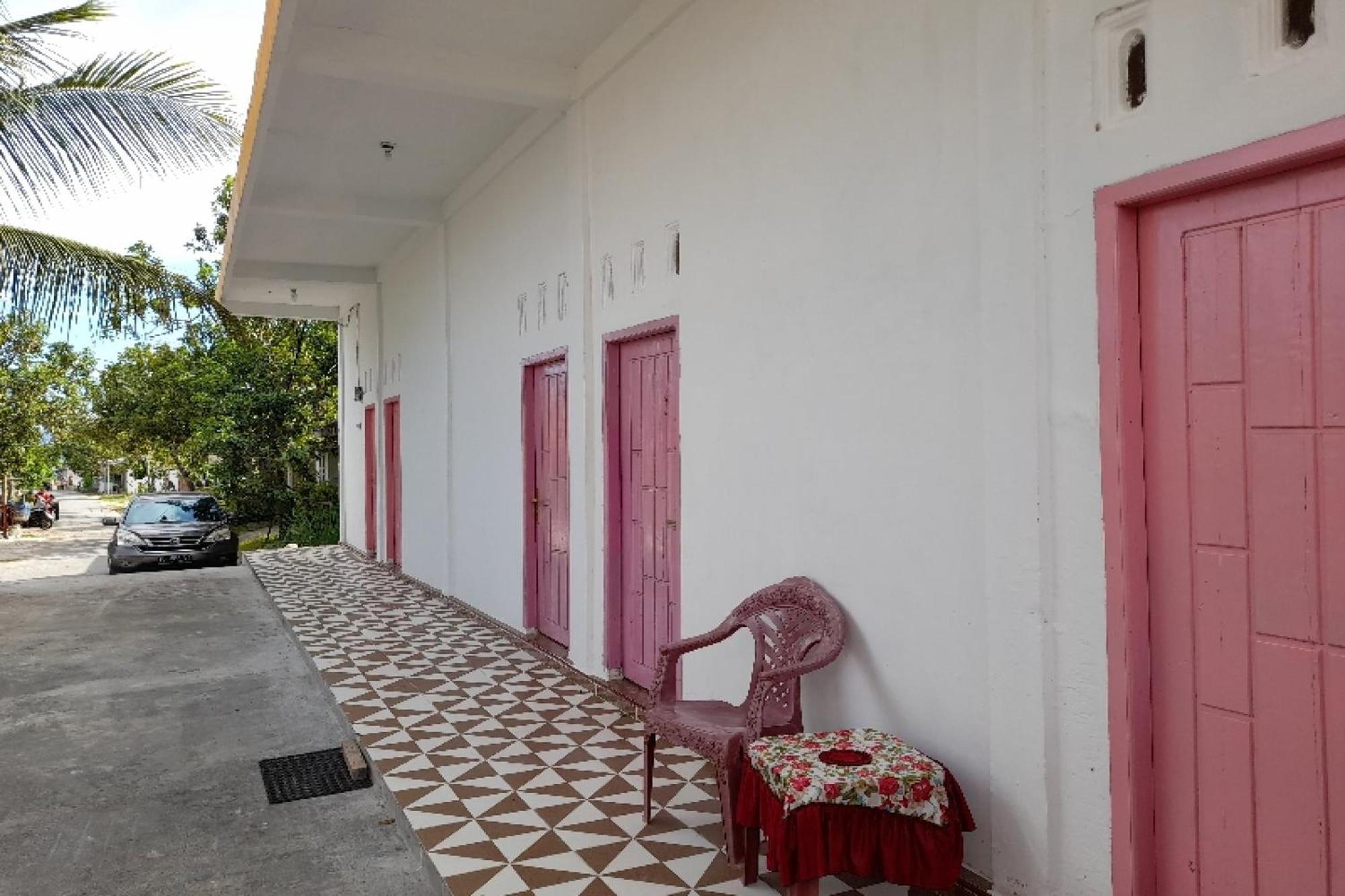 Oyo Homes 91248 Desa Wisata Banding Agung Danau Ranau Exterior photo
